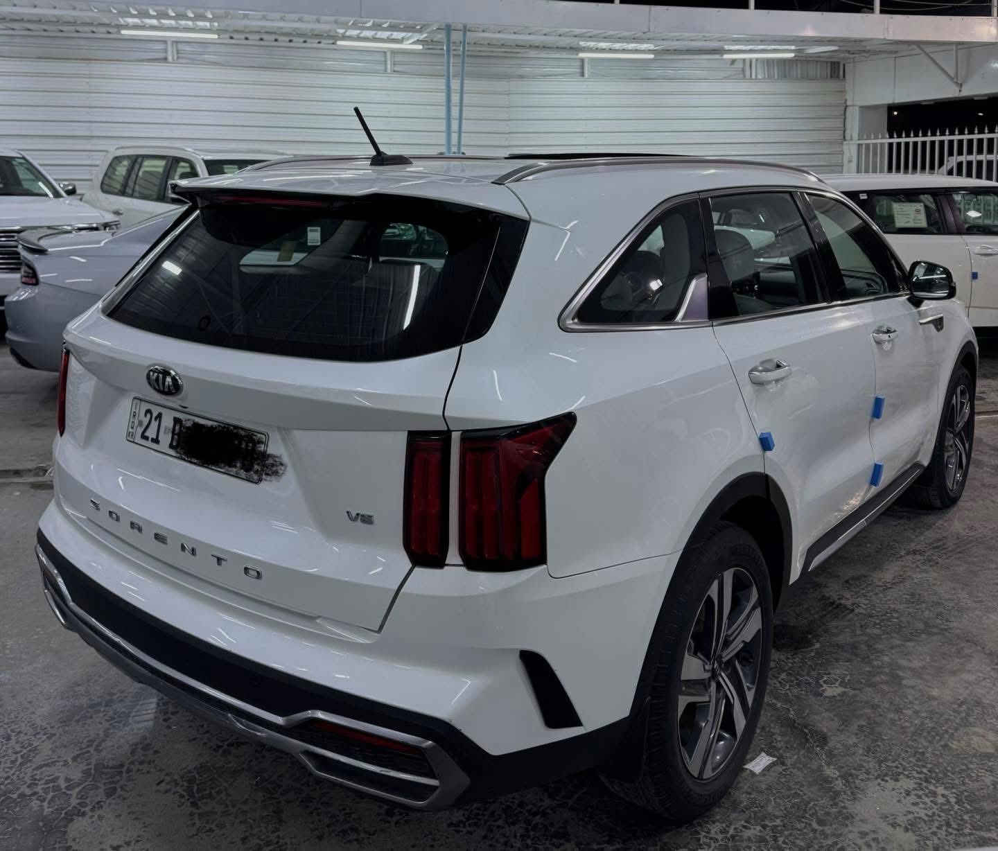 السلام عليكم 
توفر كيا سورنتو
موديل 2021 خليجي
محرك 6 سلندر 
فول مواصفات بانوراما
ماشيه 67 الف مكفوله من الصبغ
فقط بارد بسيط بالباب 
سياره جديده جدا ترايها جديد
حداديه مكينه كير خير من الله
السعر 278 وبيه مجال للمشتري
مكان بغداد كريعات اي استفسار
***********
