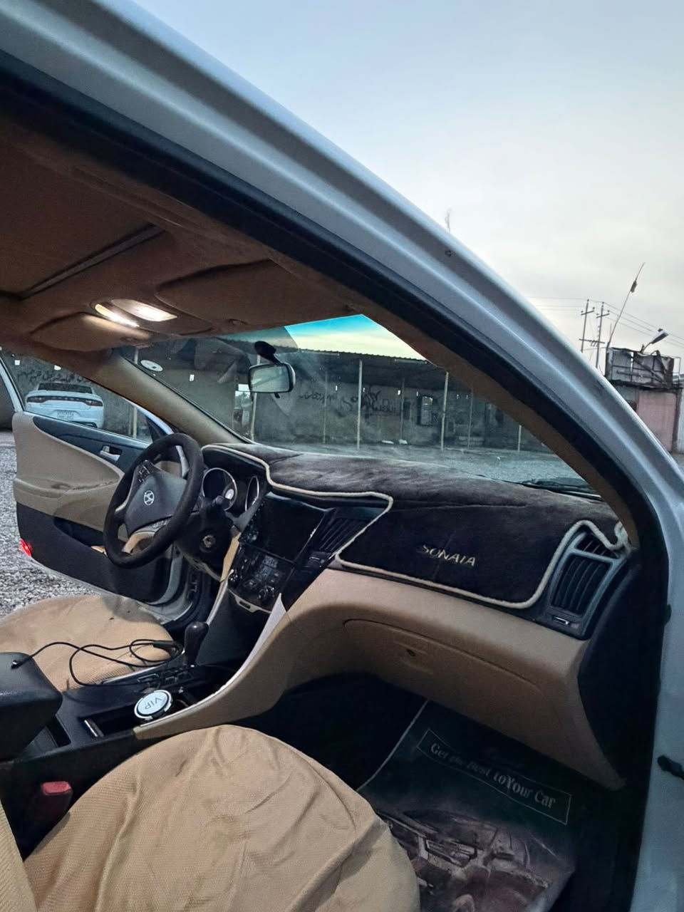 السلام عليكم 
سوناتا خليجي 2012 بانوراما بيها قطع صبغ ابيع حزام السيارة كامل بدون نقص صدر جديد تخم تاير مكينة وكير شرط الفحص . 
السعر  شدة : 100 ورقة . السيارة باسمي ، مكان السيارة ديالى - الخالص 
تفاصيل اكثر رقم الهاتف ( *********** ) غير متواجد ع الفيس بوك
