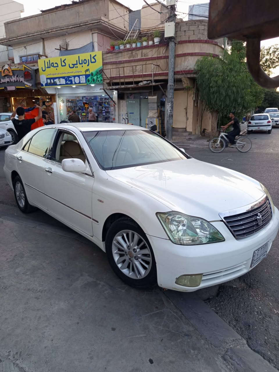 بەناوی خوای گەورە شاهینە موس موس 2005ی ئاڵتونی بازاڕ مەکینە 180ی بچوک بەبچوکی کەم بەنزین خۆر بێ دوکەڵی دانسقە،سەقفی وەکو شوشە وایە ،بەشەرتی 10 فیتەر ،کەڤەر گۆڕاو دەعم و قرچ و لێدراوی بەشەرتە  سەیارەکە سێ پارچە بۆیاخی ئەوروپای هەیە ،جاهزە کامل مەسروف کراو بێ تەقەو ڕەقەیە دینارێ مەسروفی تیانیە لەکەلارم نرخی 59 گەڵا و مەعامەلە ***********
