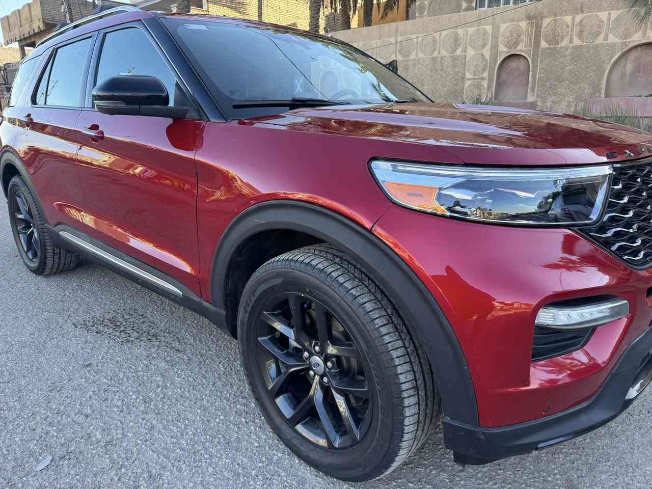 السلام عليكم فورد اكسلبورر 2022 وارد امريكي بيها فقط جاملغ صبغ الباقي مكفول بدون دواخل لا لغد ولا شاصي الفئة بلاتينيوم معروفة مواصفات البلاتينيوم كشنات جلد حار بارد جنطة كهرباء بصمة دخول ذكي من خلال الابواب كشنات ملكية منفصله ستيرن تدفئة تبريد لايت زنون داينمك دوار مع الاستيرن مري شفط كشافات بالدعامية لد خلفي شاشة كبيرة حجم المكينه 6 سلندر هايبرد ذاكرة كشنات بعد هواي مواصفات للاستفسار الاتصال ع *********** السعر ب 240 وبيها مجال كلش بسيط
