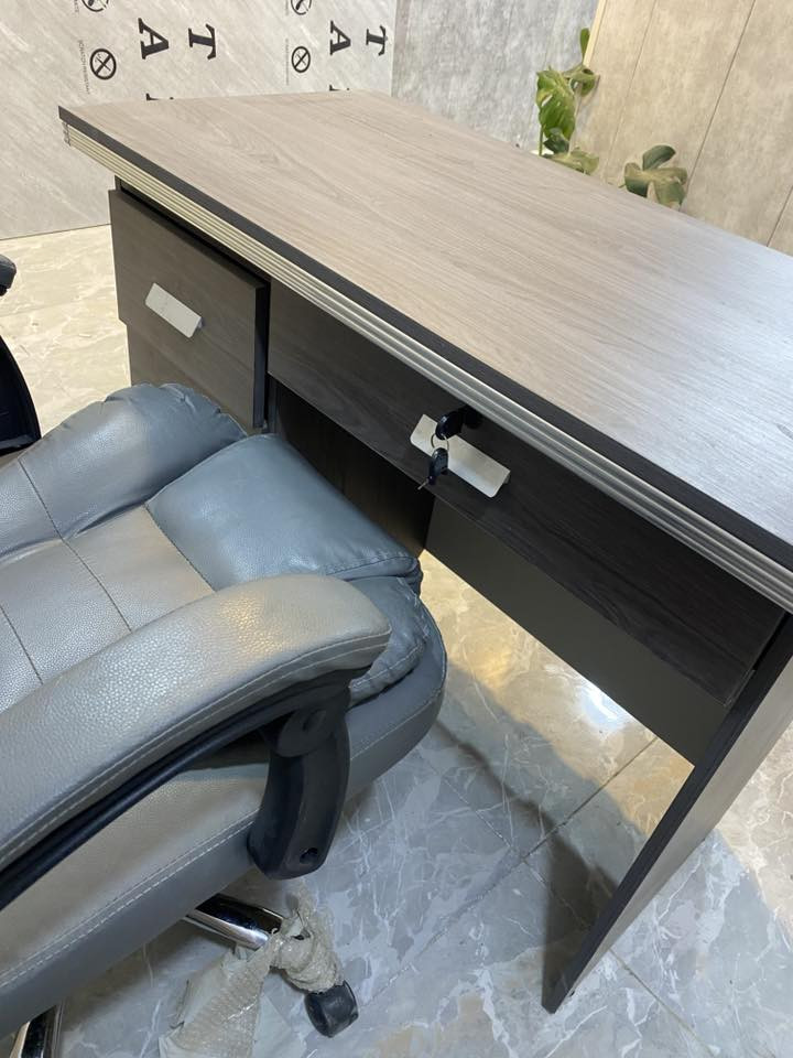 السلام عليكم
ميز وكرسي للبيع 
جدد استعمال اسبوع فقط
سعر الكرسي ب٨٠ الف (( اخذته ب١١٠ من بيج ب اربيل ))
سعر الميز ٩٠ الف (( اخذته ب١٢٥ من شارع ٦ بشورجة ))
بيهم مجال
مكاني شارع فلسطين 
***********
متوفر واتساب

ملاحضة الكرسي كلش مريح الى درجة و بي كيبل تربطه يشتغل مساج
