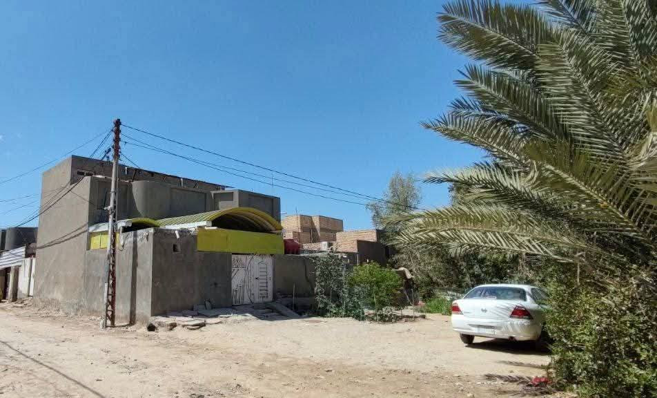 🏡 بيت طابو صرف للبيع ! 🏡🛑

📍 الموقع: حي الوحدة الثانية – مقابيل مدرسة الازهر الشريف 
📐 المساحة: 100 متر مربع (ركن على ساحه) طابو صرف 📜 مع فضله 30م مسيجه من ضمن البناء 
بناء عكادة ٢٠١٧ 

✨ تفاصيل الدار:

🛑 الطابق الأول:
✅ طارمة (5×4.5 م) + صحيات خارجية 🚗🚿
✅ استقبال  (3.5×5 م)
✅ مطبخ  (3.5×3 م) 🍽️
✅ صالة  (4.25×4 م) 
✅ مجمع صحي (2×2.5 م) 🛁
✅ غرفة نوم رئيسية (4×4 م) 🛏️
✅ منور عدد 1 🌞 

🛑 الطابق الثاني:
✅صاله (3 * 4 م) 
✅ غرفة نوم (3.5×5.5 )

الاتصال على الارقام ***********
***********
