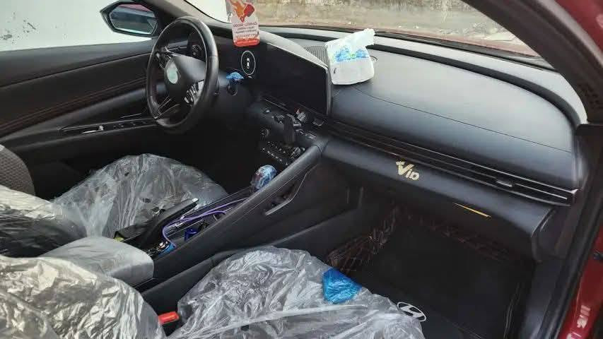 سياره بيع مستعجل
السلام عليكم
   2023 HYUNDAI Elantra  N line🇺🇸🔥‼️
(هونداي النترا ان لاين) 
المواصفات فول ١/١  (N line )🔥‼️ 

لمعرفة السعر علق برقم واحد 💰‼️ 

مكينة تيربو رياضي ✈️
بدون دوانز السياره 🤍
(كير اوتوماتيك (دبل كلج الماني (DCT)
سلايد روف (فتحة سقف )
شفتات ستيرن رياضي ➕ ➖🔥
مود السرعة في الدشبول نظام الانطلاق🔥
بصمة تشغيل مع بصمة ابواب 
تشغيل عن بعد 
شاحن لاسلكي 🔥
كذالك شحن الذكي
صندوق ذكي بصمة فتج تلقائي عند الاقتراب
                                               🔥الكشنات تحكم كهرباء
                                                         🔥تدفئة كشنات 
                         🔥كشنات حضن جلد ومخمل ومطرز N 
                   🚩بطاين ابواب كلها مطرزة خيط احمر مميز
                                     بصمات N  على الكير والستيرن 
دوسات جانبية رياضي شركة 🏁
لايت لد مميز بلادي
بك لايت لد متصل  مميز 
رادار امامي تحديد المسار  
رادارات جانبية النقطة العمياء  
حساسات خلفية للتنبية  والتوقف الذاتي عند الرجوع 
نظام القيادة الذكية لمسافات محدودة مع السيارة الامامية
نظام الوقوف الذاتي عند الاقتراب من مركبة 
كامرة خلفية HD تعمل من اتجاهين مختلفين
اضواء ترحيب عند الاقتراب
كروز تثبيت السرعة
نظام تحديد المسار
قيادة ثلاث وضعيات (نورمل + سمارت + سبورت) كذالك تيربو
فول تحكم جهتين استيرن 
شاشة اعطال واشارة ترحيب
مانع انزلاق نظام تركشن
تبريد شاشه منفصل
ويل رياضي  18 مميز 
شاشة لعرض العطلات وقياس ضغط الاطارات ولضبط اعدادات السيارة 
شاشة كبيره متصلة تدعم نظام الابل كار بلي والاندرويد اوتو بدون كيبل
8 انج + GPS+ بوصله + كامره خلفية دواره
سياره بيه برد لجام كذالك تغليف الارظيه وصندوق وكذالك عليه سستم التغليف المري ولحيه اماميه وخلفيه وجوانب وبيبان وجام  

حادثها بنيد فقط حتى دعاميه ممبدله والدواخل مكفوله✅
وبيها طخه خفيفه كلش جاملغ خلفي عكس السايق
السعر 158 $وبيه مجال 
مكان نجف


**إذا كنت صاحب هذا الإعلان وتريد حذفه لأي سبب، رجاءا أرسل رسالة إلى الدعم الفني**
