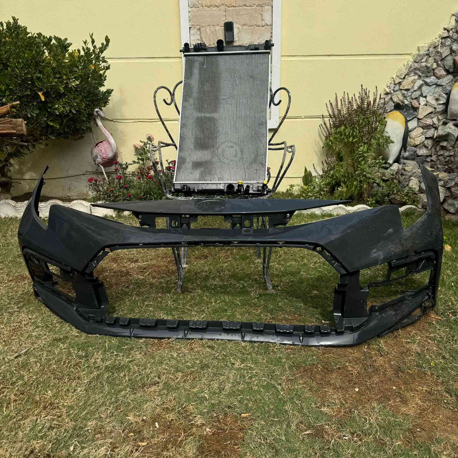 سلام عليكم دعاميه مال كورلا se 2024 لون اسمنتي غامق مصلحه تحتاج صبغ فقط وراديتر ايضا يحتاج قزان مفتوحات من سيارة تفصيخ
***********
