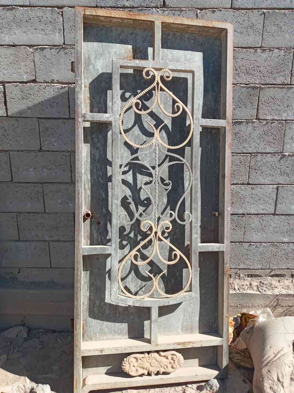 باب سلايد قياسات السلايد عرض ٢٨٠وارتفاع ٢١٠ والباب عرض ٩٠ وارتفاع ٢١٠ السعر ١٥٠  المضيق ***********
