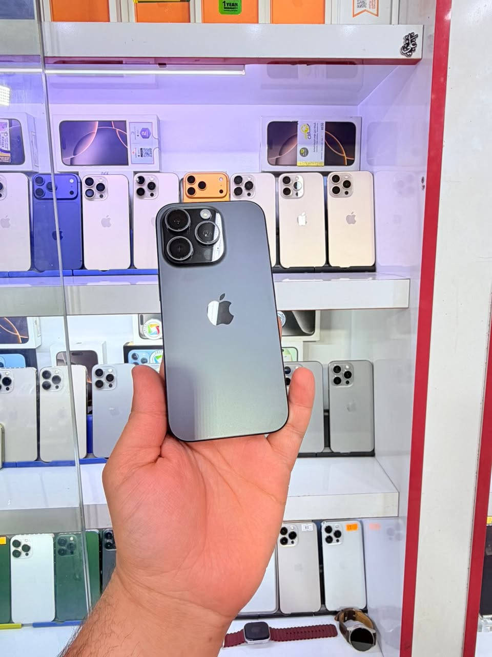 ايفون 16 برو IPhone 16 pro Esim
البطارية 95 مستخدم نظيف  ذاكرة 256 نظافته ١٠٠/١٠٠  
((( السعر فقط 950 الف لون المميز اسود ))) 
وشعندك للبيع او مرواس او تشتري كلشي نستقبل راسلني عالخاص عنواني النجف 
*********** رقمي هذا للاستفسار
