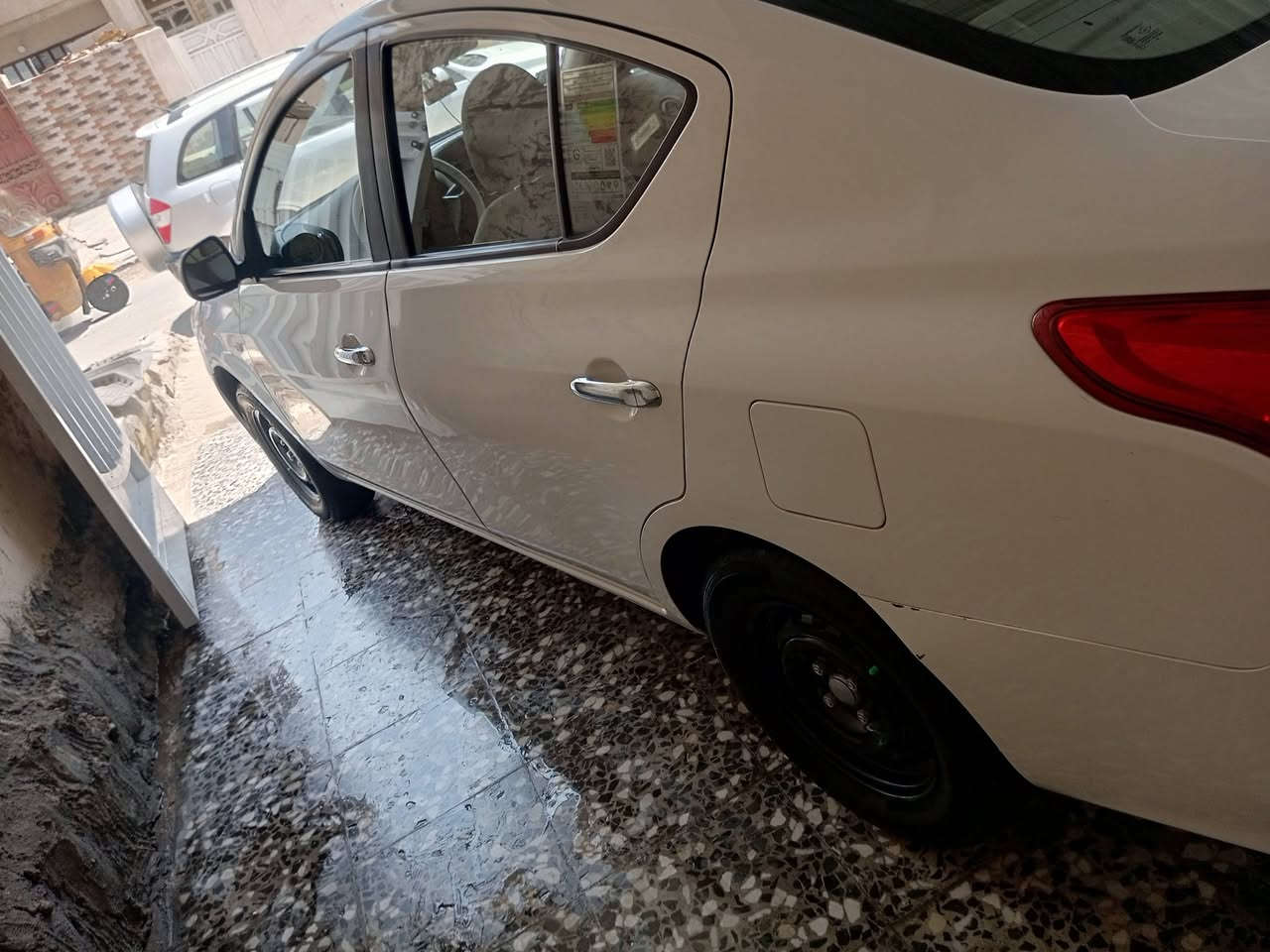 السلام عليكم للبيع نيسان سني هندي موديل 2019 رقم بغداد مميز بأسمي بليته زركه ماشيه97  كير مكينه بلاد الشركه ممفتوح بيها برغي تبريد ثلج بيها فقط دوسه صبغ وبيها طخه على كد اصبعين بقبغ الجنطه موضحه بلصوره  بأسمي تايرات جدد بدون اي نقص السعر 97 وبيها مجال العنوان بغداد البياع تقاطع درويش ***********
