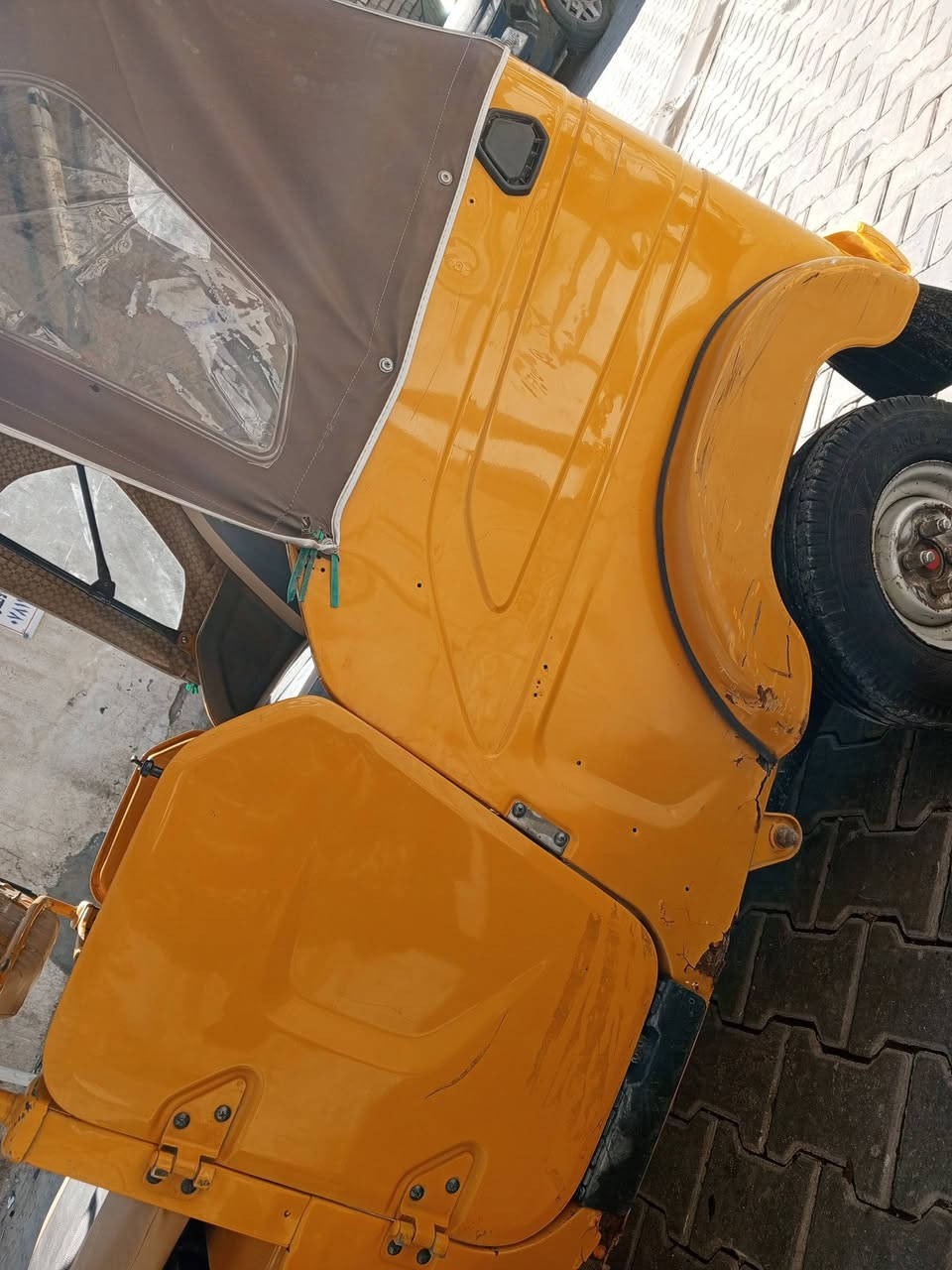 سلام عليكم تك تك للبيع مديل 21 والله نضيفه كهربائية كله شغاله محرك نضيف سعر7 250  المكان بغداد  شراي يتصل على رقم ***********
