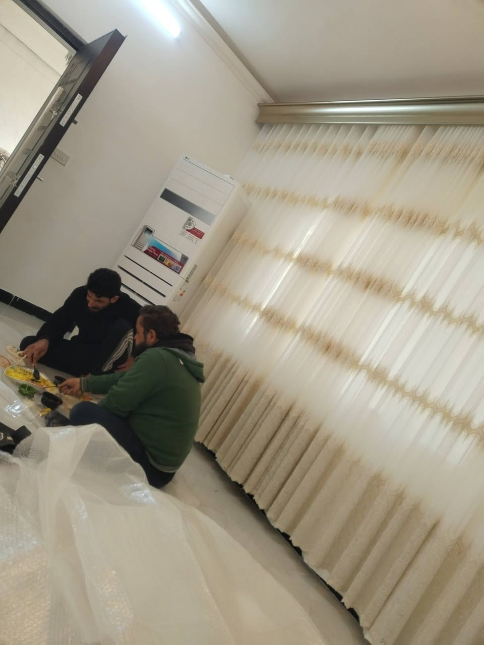 السلام عليكم
من رخصة المدير المحترم
جزء من أعمالنا في بغداد الدوره ان شاء الله ينال اعجابكم ترميم دار بمساحة ٢٠٠م تبديل سيراميك جدران الصحيات وفصل الحمام عن التواليت وإعادة أعمال ماء ومجاري وكهرباء الدار والارضيات مع سحبات جبسن
للإستفسار مراسلة الصفحة أو الاتصال على *********** واتساب موقعنا بغداد الدوره جمعية خير الله
اتصل نجيك للبيت نجرد فقرات العمل وننطيك التكلفه
يكون تغيير الواجهه مواد وعمل مجاني

ملاحظة جميع كوادرنا من الانبار
نتشرف بالتعامل مع الجميع
