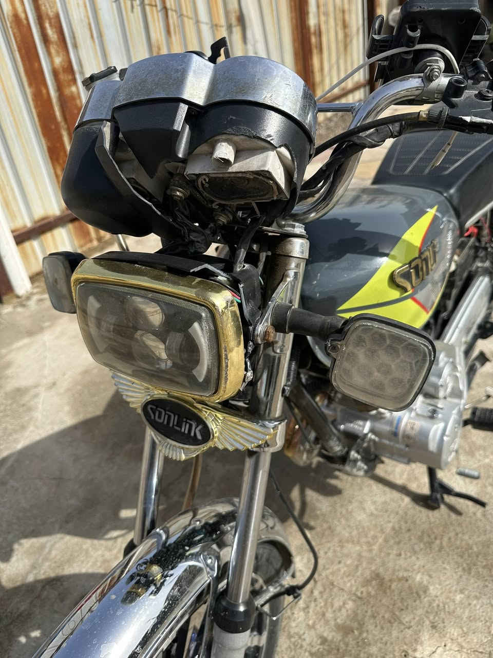 سلام عليكم شباب دراجة أيراني للبيع مكينة 200سيسي نضيفة أو مكينة ناعمة أو ما مفتوحة أو جاهزه بس الدشبول مكسور نكلبت لايت زنون ابريكات امامي خلفي جدد صالنصة كاتم تايرات جدد امامي خلفي ويالة جدد لا عواج ولا شي دبل اشارة شغال شاحنة وياهة شغالة أو قاعدة مال تلفون أو كلاص سلايت بك لايت شغال اوراق أو سويج حتياط أو اكفلهة من سرقة أو اكفلهة من كلشي ما عدة الدشبول مكسور السعر 575 رجا اخوي المو شراي لا يتعبني رقمي للتواصل *********** مكاني بغداد جسر ديالى
