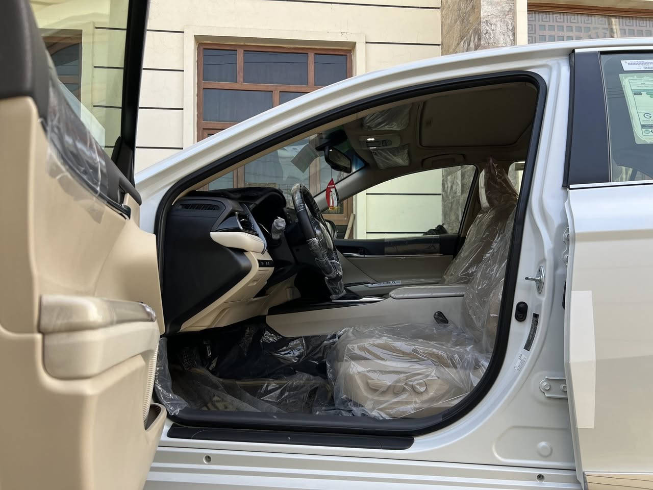 السلام عليكم ورحمة الله 
كامري موديل ٢٠٢٣ خليجي كفاله عامه 
فول مواصفات 
بعدها بحالة الشركة 
محرك ٢٥٠٠
GLS
رقم اربيل تحويل مباشر ثاني يوم 
ماشيه ٧٧ الف 
سعرها ٢٤٧ بيها مجال 
***********
