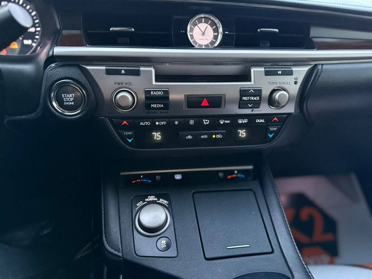 لێگزز 2017 مواسەفات ES 350
سلایت بەصمە 
پەردە کوشن ساردو گەرم 
رادار پێشو دواو تەنیشت 
خەتی جادە ECO . Sport .Nromal 
سەنەوی رەقەمی تازەیە تا ٢٠٣٠ 
سەوتی دیجیتالی نیە 
تەنها ٩٥  هەزار کم حقیقی رۆیشتوە 
بی بۆیاخ بێ سارد بێ کرانەوە بێ لێ دران 
دەعامیش بەشەرت بۆیاخ نیە 
هیچی نیە سەیارەکە نمونەیە لە جوانی و تازەی 
کوشن و داخلی لۆکە لەسەر دەقی شەریکەیە 
شوین/ سلێمانی 

سـعـر : لە کۆمێنت داوابکە ڕاستەوخۆ بۆت دێت 📥 

گیرومەکینە نەکراوەتەوە بەشەرت بێ عەیب 
هیچ کێشەیەکی تێدا نییە 

ژمارەی خاوەنەکەی 
***********
