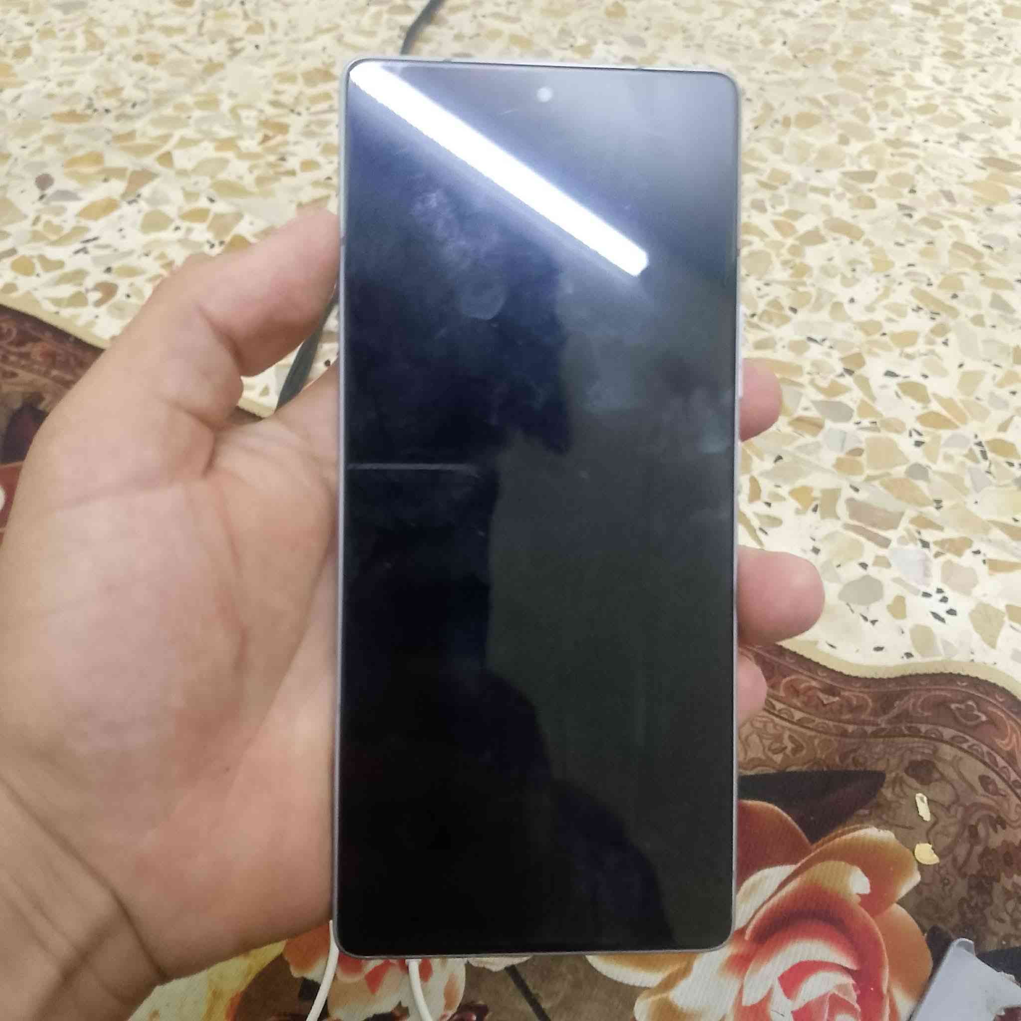 موبايل سعره 350 صاله شهر كرتونه*********** راسلني على الواتساب
