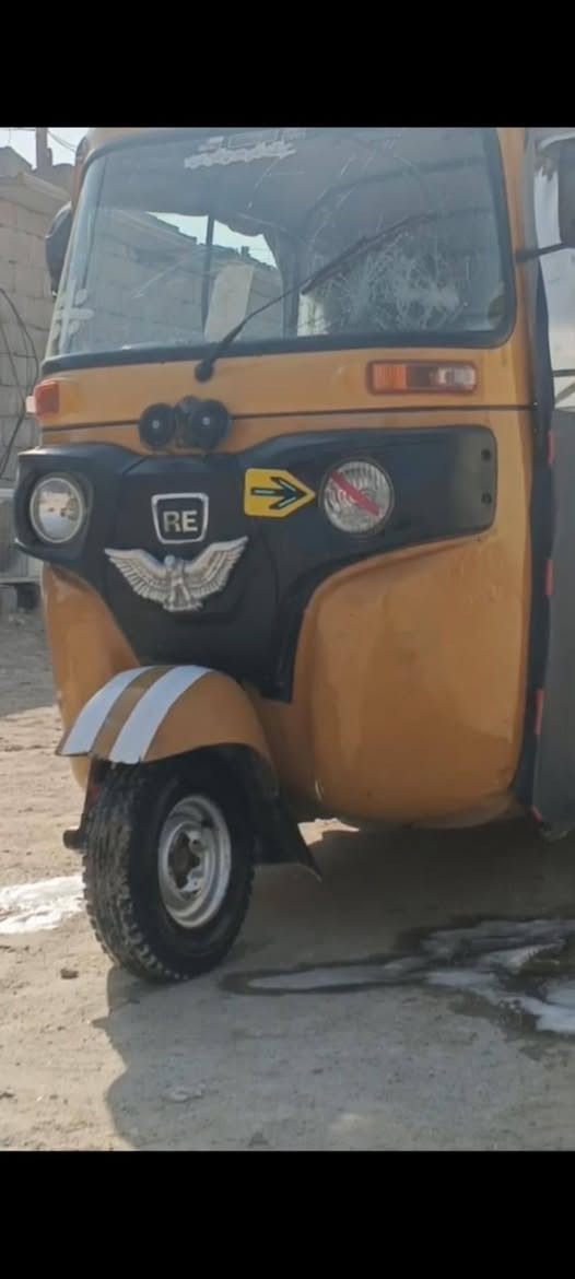 السلام عليكم تكتك 21 لونين بيها بارد ولغد ومحرك مبدل بوشة وبستم ولباقي كفاله6500 ***********
