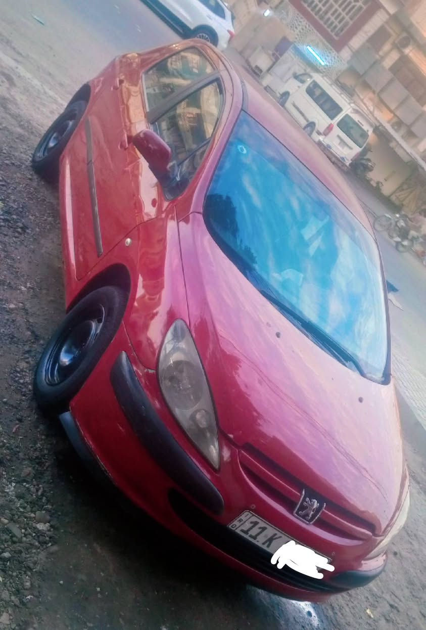 سلام عليكم 
للبيع  بيجو فرنسي 307 موديل 2005 لون احمر غير محدد.
بيها بيبان جهة اليمين الامامية والخلفية مبدلات نفس الون وبيها ملاحظات بسيطه .
مكينه وكير بلادي تخم تاير صدر جديد تبريد ثلج خير من الله.  دوشمه كله جديد 
رقم بغداد الإنكليزي سنوية بسمي شرط تحويل.  
سعر . ( 47 ) وبيها مجال بسيط للتواصل . 
 *********** وبيه وتساب
 عنوان
1 بغداد شارع فلسطين مجاور الأسواق المركزية .
2 الغزالية  الهياكل شارع 15
