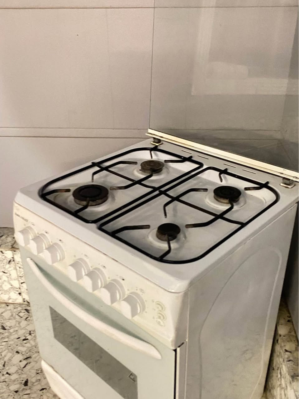 سلام عليكم
طباخ ٤ عيون اي عيب مابي شغال كامل فرن ايضآ شراي خابر رقم*********** عنوان كركوك Singapore
