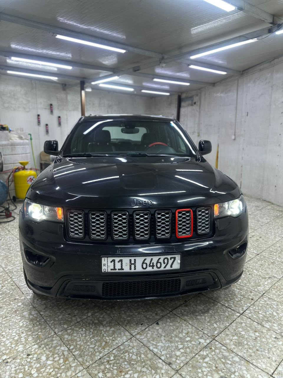 السلام عليكم 
الي يدور مميز وحديث ورخيص
جيب بلاك توب 
الموديل 2019 
عداد المسافة 77ml وقابل للزيادة 
مواصفات السيارة 
فتحة 
باب خلفي كهرباء 
المقاعد كهرباء + تدفئة كشن + تدفئة ستيرن 
وباقي التفاصيل معروفة بالجيب بدون ذكرهن 

حادث السيارة من امريكا
 دعامية خلفية + ربع الباب الخلفي صاير بي صبغ من جهة اليمين 
وهنا صار بيها بيبان ثنين طخات انصبغن وصندوك كذلك صبغ
السيارة فقط ايرباك بردة طاك بيه اثر الحادث الخلفي بجم كبس مملعوب بي وصور الحادث منشورة كذلك وموجود سونارها

للاستفسار هذا رقم تلفوني
***********
السعر 185 وبيها مجال
