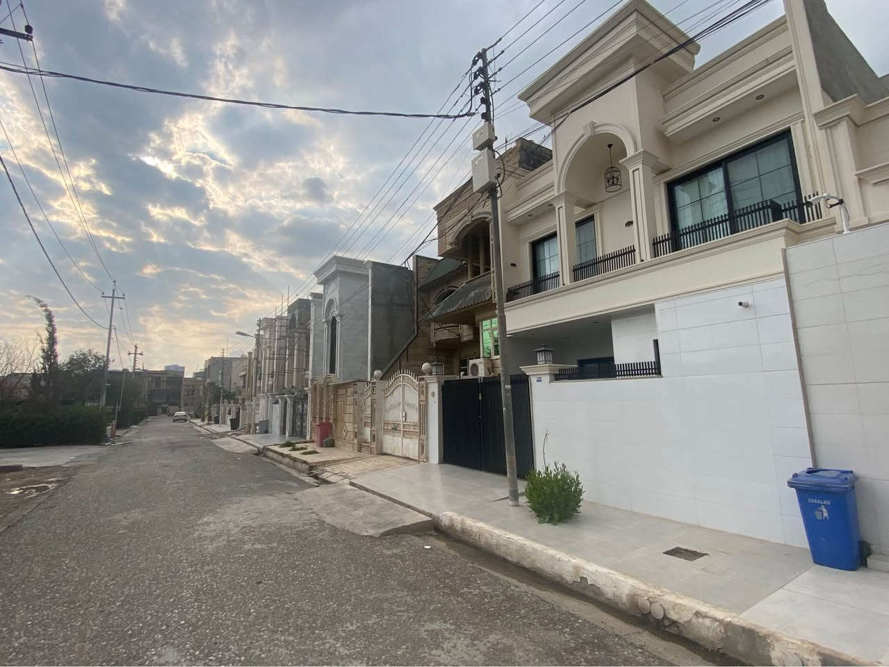 حاكماوا ١٣٠مەتر بەرامبەر باخچە بۆ فرۆشتن
.
حاكماوا اربيل ١٣٠م مقابل حديقة للبيع
.
.***********واتساب
***********.
اري طاهر
عقارات مەلەك تاج اربيل
.
‏‪#Ari_tahir‬ #اري_طاهر #ملك_تاج_اربيل #مەلەک_تاج_ئەربیل #Malak_Taj_Erbil #Erbil أربيل, العراق
