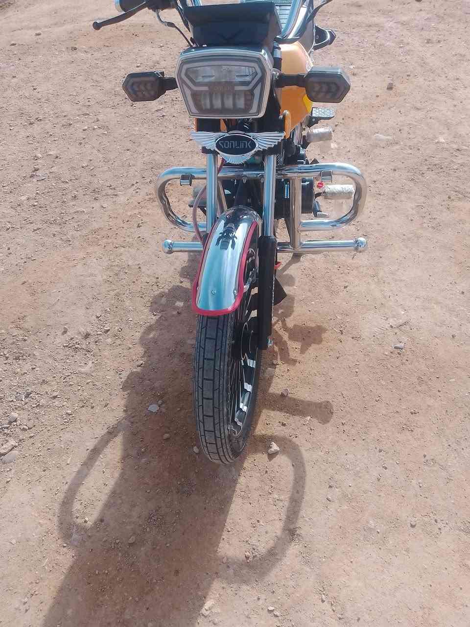 السلا عليكم دراجه للبيع موديل 25 محرك 200 شرط نظافه انظف من الصوره مكان القائم للبيع فقط***********
