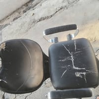 كرسي حلاقه • نضيف • يحتاج تغليف
