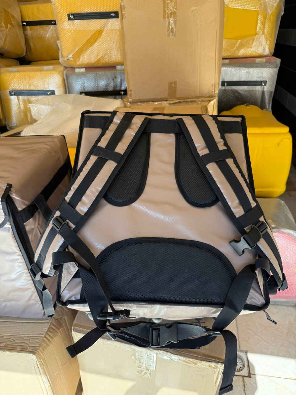 جانتای دلیڤەری ئەسڵی بە بەرزترین کوالێتی .

- سێ بەرگە و ڕەختە و توندو تۆڵە کە قوپان و شکانەوەی نیە  .
- دژە ساردبونەوەیە وە پارێزگاری لە مانەوەی خواردنەکان ئەکات بە گەرمی بۆ ماوەیەکی زۆر .
  - وە تەندروستە بۆ گواستنەوەی خواردنەکان .
- شوێنی بەستنی هەیە بۆ سەر ماتۆڕ بە ڕێک و پێکی و توندوتوڵ.
-  دوو قاتە و ئەتوانی بیکەیت بە یەک بەش .

بۆ داواکردن نامە بنێرە یان پەیوەندی بکە .

ژ.م + وەتسئەپ ***********

#جانتا #گەیاندن #چێشتخانە #ڕێستۆرانت #فاست #فود #دلیڤەری #ماتۆڕ #کوردستان #سلێمانی #هەولێر #گەرمیان #دلیفری
