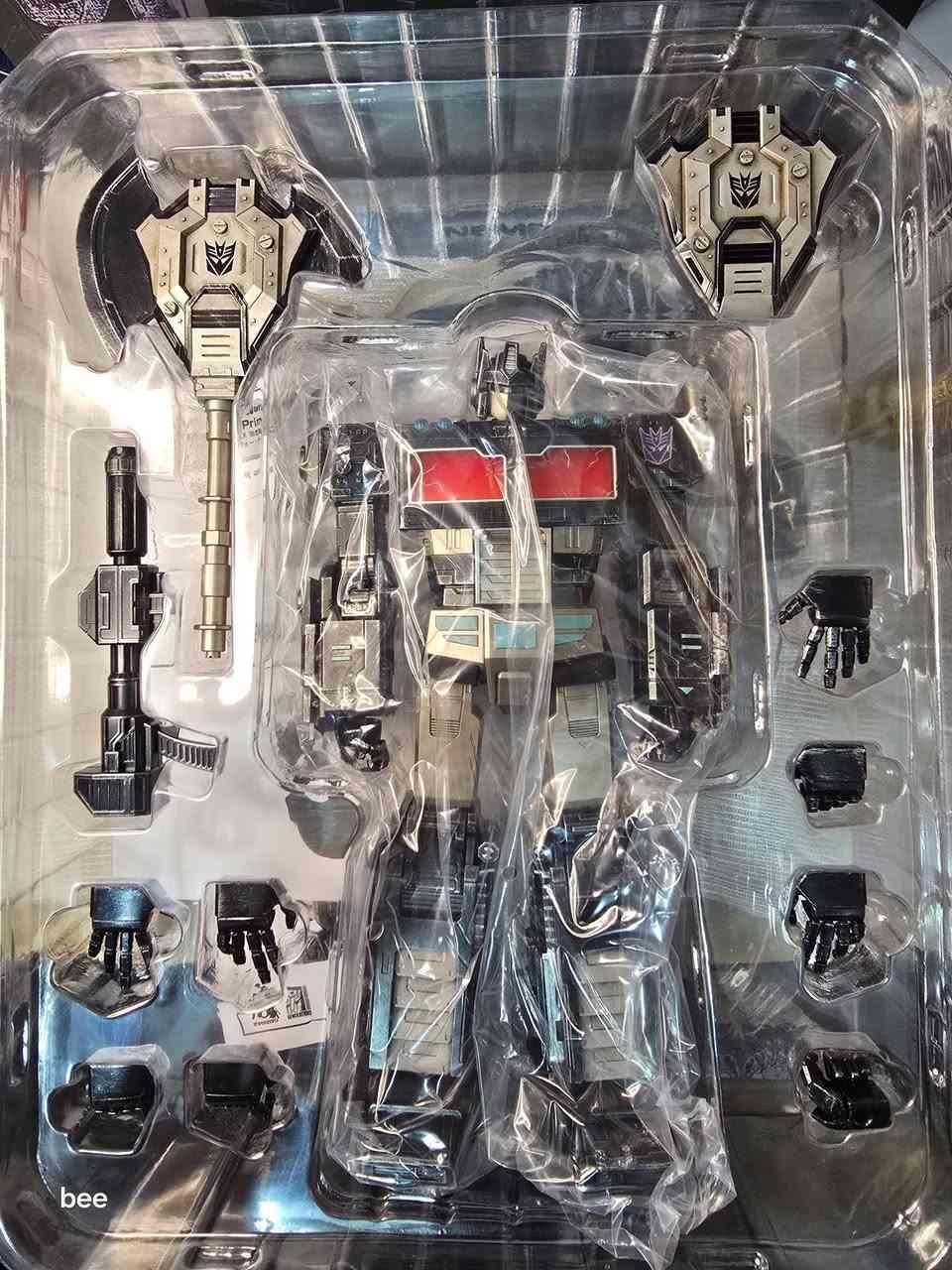 شلونكم عيوني 🤩
متوفر للبيع 
من شخصيات المتحولون 
مجسم لشخصية "نيميسيس برايم" (Nemesis Prime) من سلسلة "ترانسفورمرز: وور فور سايبرترون تريلوجي" (Transformers: War for Cybertron Trilogy) من إنتاج شركة "ثري زيرو (threezero) 
قياس  ٢٥ سم
طبعا المجسم عبارة عن المعدن ثكيل بشكل
يحتوي على اضائة LED في العينين وتجويف الصدر 
كامل الملحقات 
للاستفسار خاص لطفا 
توجد خدمه توصيل لكافة مناطق العراق


**إذا كنت صاحب هذا الإعلان وتريد حذفه لأي سبب، رجاءا أرسل رسالة إلى الدعم الفني**