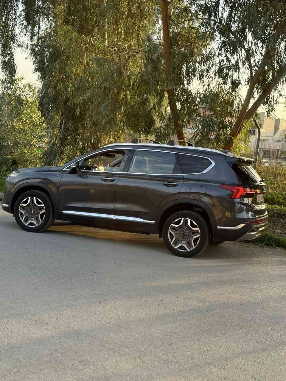 المواصفات
سنتافي هايبرد٢٠٢٣ محرك سمارت ستريم 
Smart stream 
السياره فوووووول
كشنات جلد هيتر وتحكم كهربائي متعدد الحركات
بانوراما على طول السقف
كاميرات امامي وخلفي وجانبي
تحكمات ستيرد وتحكم ذاتي قيادي
نظام قياده تبديل ثلاثي ايكو، سبورت، نورمال
4 ويل و2 ويل
ويل كروم ٢١
باب الخلفي شفط
تبريد قطعتين 
بردات خلفي اصلي
ومتروسه مواصفات اخرى
السيارة بيها صبغ اربع قطع بدون دواخل 
سعرها 225 وبيها مجال 
للتواصل ***********
