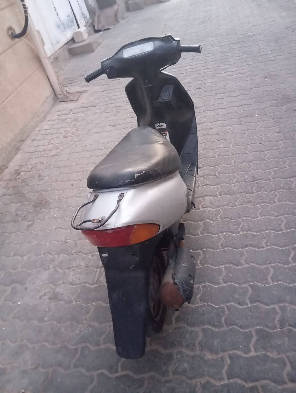سلام عليكم دراجه زازوكي للبيع طافيه ابيع كوم حديد ما اعرف شني بيها مكان قبله حي الجامعه سعر 100وبيها مجال للشراي رقم الهاتف***********
