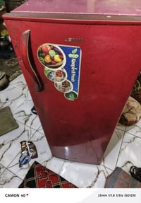 ثلاجه للبيع نضيفه والتبريد خير من الله الاتصا07838904680