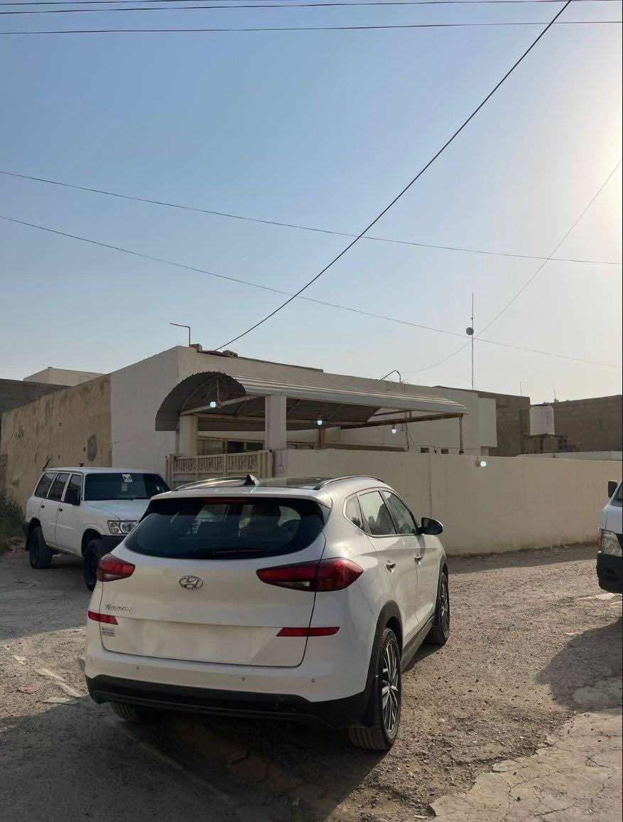 سلام عليكم توسان2019 1/1خليجي
بيها بارد بلباب الخلف السائق
بدون صبغ الباقي كفاله عامه
محرك2000دوش 
رقم بغداد مشروع وطني
بانوراما
مري شفط
تحكمات مقود جهتين
بصمه دخول
قطعتين تبريد
شحن لاسلكي
كشن كهرباء
شاشه بلادي 
داخل كاربون فايبر
3انضمه قياده eco /normal/sbort 
داخل بيجي واسود
4حساسات اماميه 
4حساسات خلفيه 
مكانها الغزاليه ***********
السعر193وبيها مجال قليل
