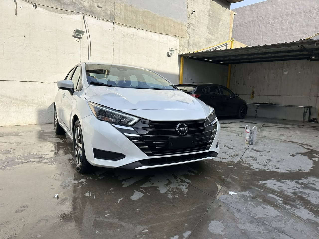 نيسان فيرسا 2025 SV بدون صبغ سياره فول بصمه لايت زينون سعر131/***********
