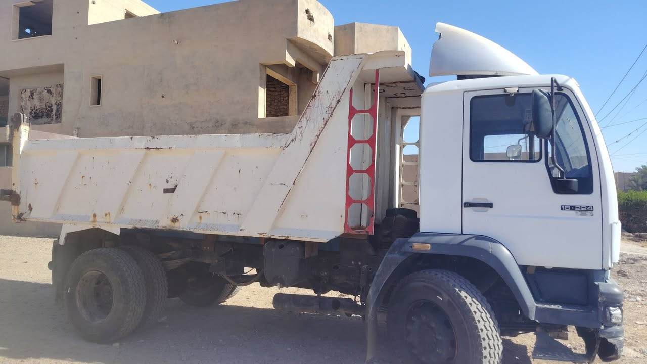 السلام عليكم مان ٨٩ للبيع رقم بغداد مشروع وطني مداور ثاني يوم  سعر ٧٥ وقابل للتفاوض ***********
