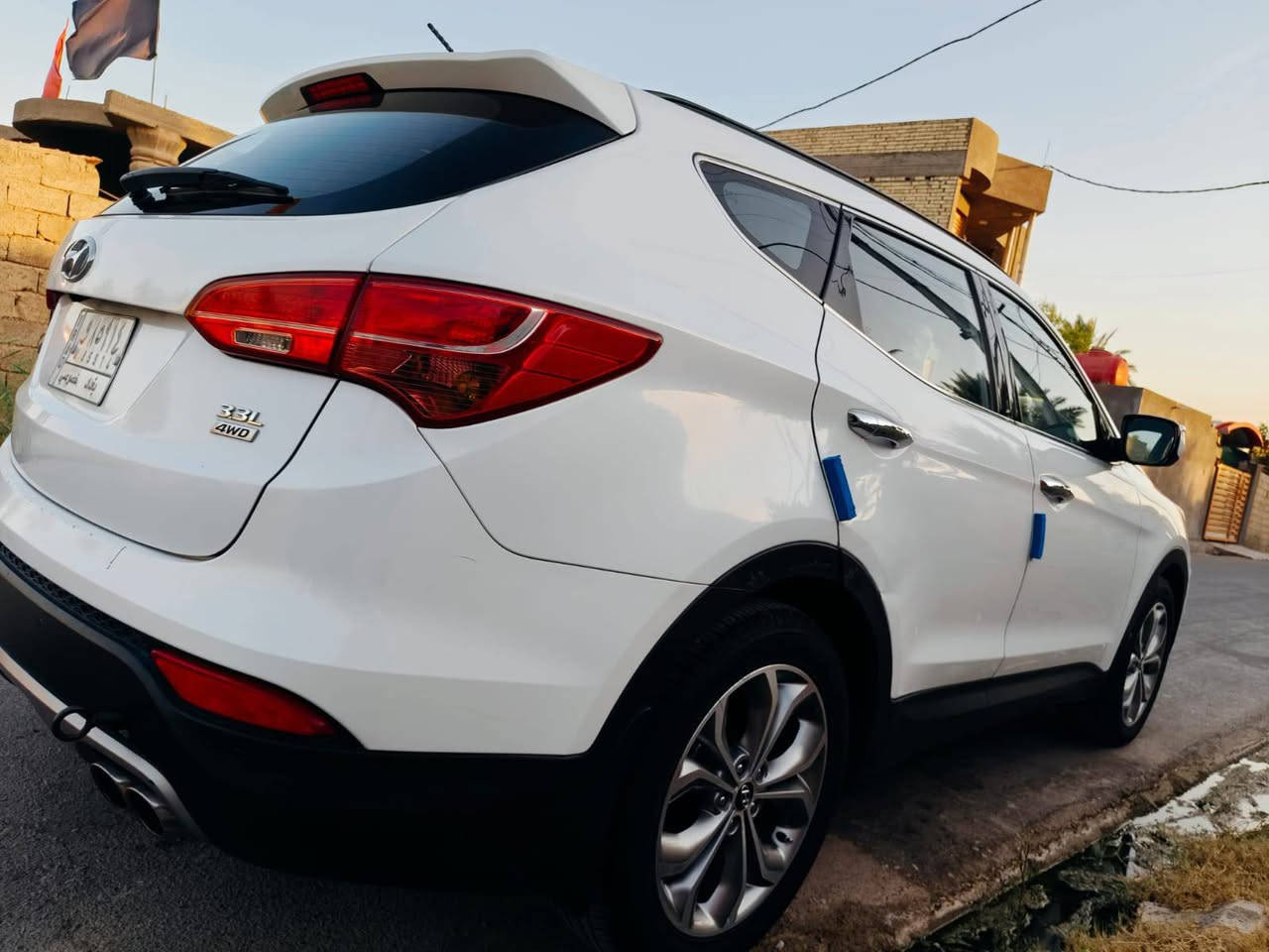 السلام عليكم 
هونداي سنتافي موديل 2014 
خليجي رقم بغداد سنوية جديدة 2027باسمي مكفوله من الحادث ومكفولة من الصبغ او التبديل مواصفات كاملة ما عدى البصمة والبنراما 
مكينه V6 سلندر وكير وحداديه وثلاث قطع تبريد  سياره جاهزة داخل بيجي  العنوان واسط  الاستفسار الاتصال ع الرقم ‭***********
