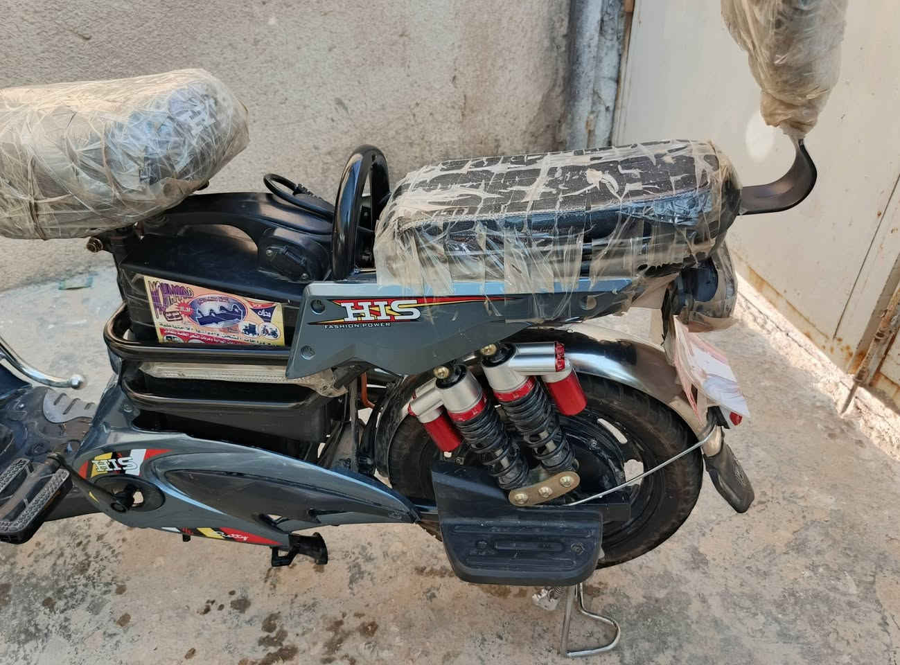 ‏بايسكل شحن نوع HIS  تحوير بطاريات ليثيوم مو حمضية ... 
‏تفاصيل👇
‏بايسكل شحن حجم 16  نوع HIS 
‏يحتوي على اربعة بطاريات 
‏ويحتوي على اربعة سرعات ب600v  يعني 1500w 
‏نظام بصمة وسويج شغال 
‏كهربائيات كافة شغالة
‏بريكات وحساسات شغالة  .  
‏حورت البطاريات من الحمضية إلى الليثيوم وصار علي ب600 الف  
‏وصار يمشيك بدل 10 كيلو صار 25 كيلو إلى 30 كيلو  حقيقي
‏
‏مكاني كربلاء حي الحر يم فلكة الثورة 
‏السعر 350 وبيه مجال
‏رقمي ***********
‏ الصور مثل ما ظاهرة أمامكم .
