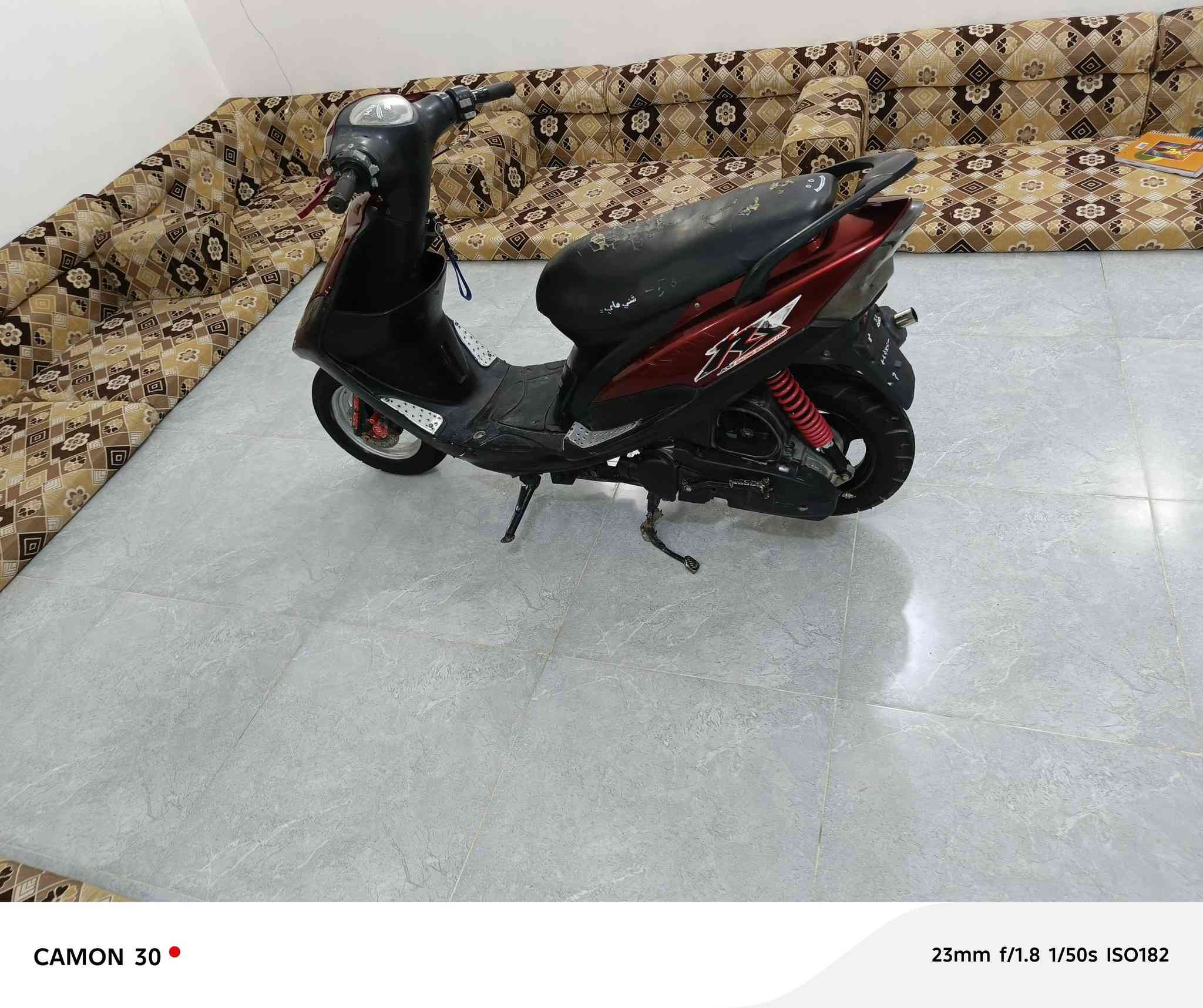 سلام عليكم دراجه ماكس عدله للبيع دراجه حلوه مكينه مفتوحه سعر ٥٠٠ بيه مجال مكان ناصريه مركز اريدو 
رقم  ***********
