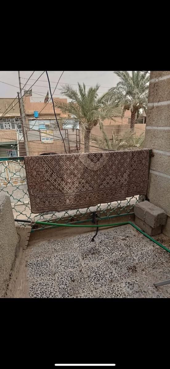 السلام عليكمً
بيت طابق ثاني للايجار
بي غرفه وصاله وصطح داخلي وخارجي وخدمات طابق ثاني معزول مكانه الشعب شارع عدن قبل جامع الجهاد 
***********
