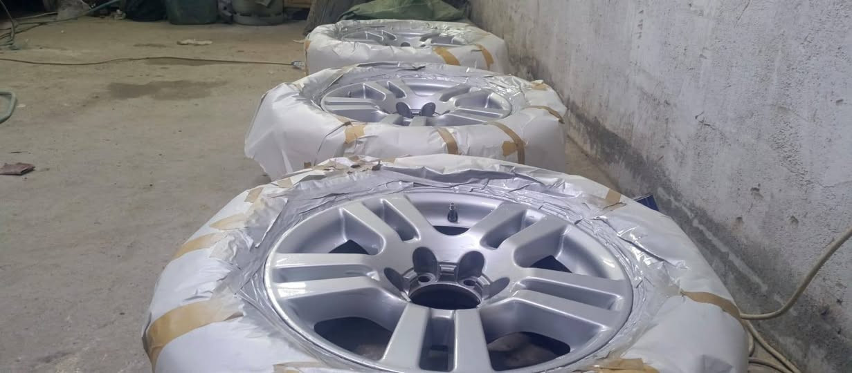 بوليش سياره عام وصبغ الدرع الأمامي للدعاميه وصبغ اربع يدأت وصبغ المري وتكحيل السياره عنوان سمكره وصبغ الصافي تصليح علبارد بأحدث الطرق تصليح دعاميات عنوان تاجي مقابيل صناعي لوريات ***********
