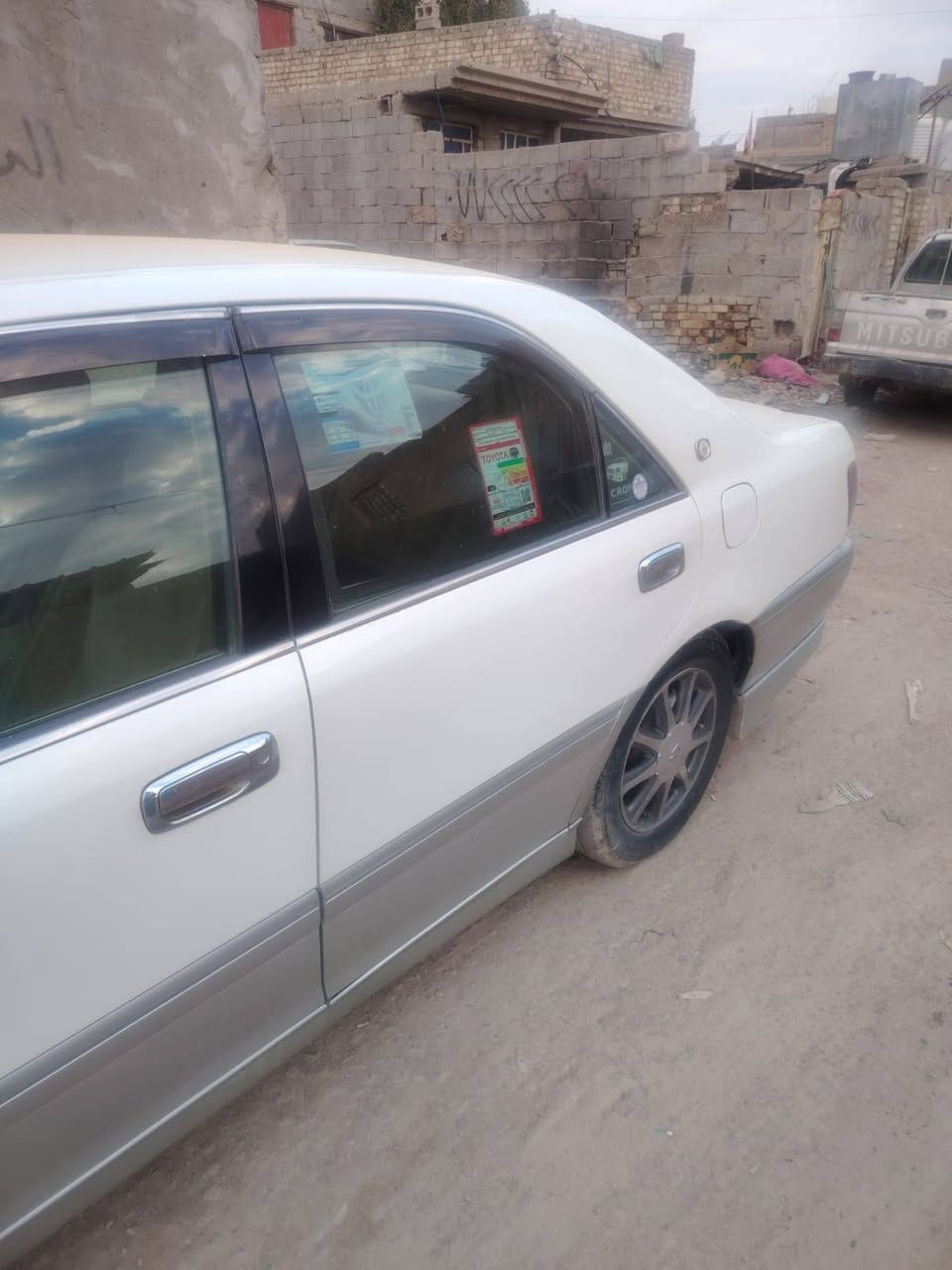 السلام عليكم ملكه للبيع موديل 2000كرستال تبريد امامي خلفي ثلاجه كشن كهربائي كامره ستيرن كهربائي سياره مكفوله من كص ونقل جثه وضربه ومكينه وكير 3000 عده ضربه خفيفه بالهلال الخلفي رقم التليفون ***********
