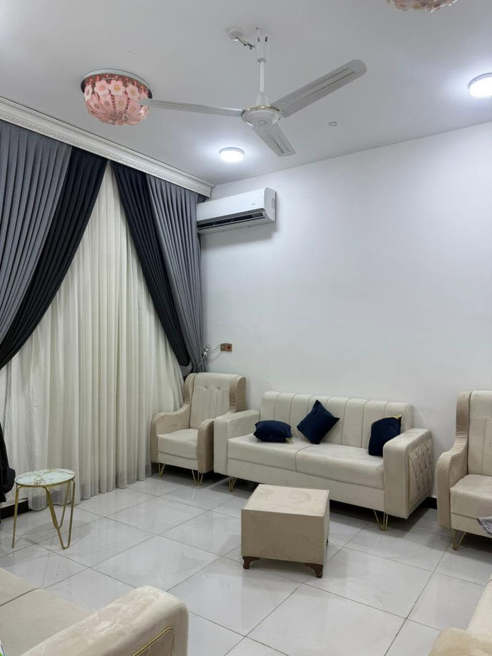 🏠 مشتمل للبيع – الزوير الغربي

📍 الموقع: الزوير الغربي، قرب جسر بته

📐 المساحة: 90 متر
📏 الواجهة: 10 متر

🧱 الوصف:

* بناء حديث طابقين
* غرفة نوم في الطابق الأرضي
* غرفة نوم في الطابق الثاني
* مشتمل جديد ونظيف
* يُباع مع الأثاث بالكامل

💰 السعر المطلوب: 120 مليون دينار عراقي

�📩 للتفاصيل أكثر تواصل  الاتصال او خاص ***********  او   *********** زيارة المكتب حي الحسين قرب مطعم نابو او الخسرويه قرب الشؤؤن  مقابل ثانوية المتنبي  ♻️ #موقع_مميز_جدا 🏢 #عقار #عقارات_العراق #ترند #اكسبلور
