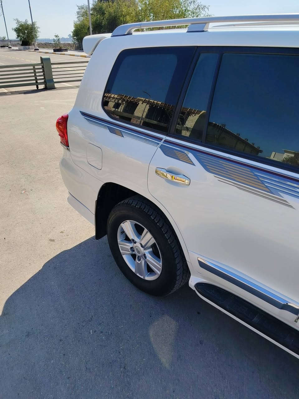 السلام عليكم
لاندكروزر جكساره 2012 فطيم  GXR /V6/4000
السياره كفاله عامه من الدعاميه للدعاميه اي قطعه
 تبديل او صبغ ما بيها و لسياره ع
وضع الشركه
السياره ماشيه 91
 حقيقي جرص الانذار 120 شغال
تخم تاير جديد بوليش و حمام قبل شهر
4×4 فور ويل 
مواصفات السياره كشنات جلد  اصل و مدوشه للحفاض عليها لا أكثر   فتحه بصمه حساس امامي خلفي كامره
مري شفط 3 قطع تبريد و تبريد الجكساره و مواصفاتها
و السياره ما يحتاجها اي شغل السياره كامله مكمله 
 معروفه  ماكان السياره كوت الهوره
***********
***********
