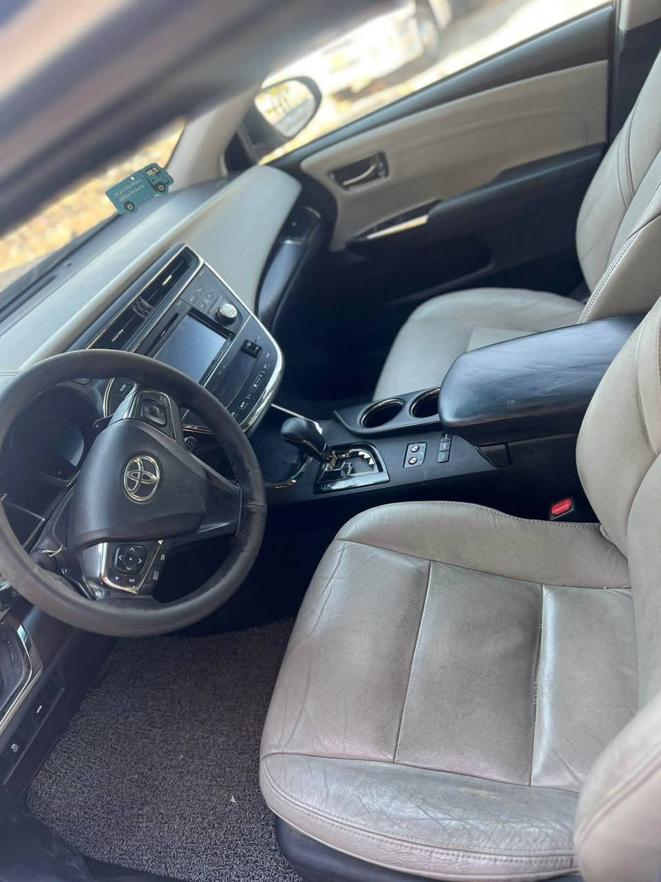 تويوتا افلون موديل 2016 فول بس بدون فتحه 
كشن جلد و هيتر قطعتين بدون دواخل باب و جاملغ نفر 
بصمه راقم *********** زاخو, دهوك
