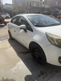 بيع فقط  كيا ريو موديل ٢٠١٣ خليجيه سياره مكينه دوش مرغوبه بيها قطعتين ...