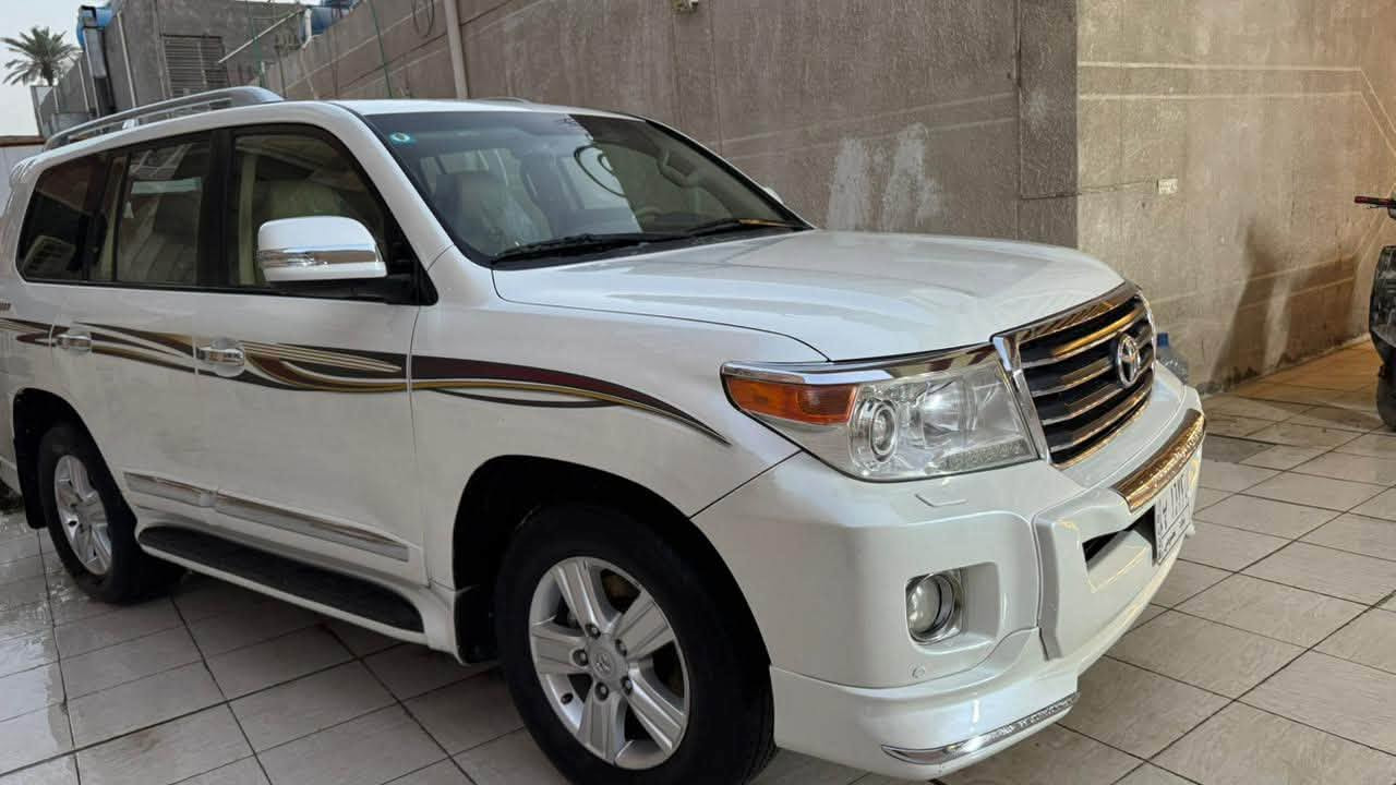 السلام عليكم لاندكروز للبيع
موديل 2014 السياره نضيفه بمعنه الكلمه
حجم المكينه V6 4000
السياره بيه صبغ جاملغ امامي صفحه السايق 
وداير الخلفي مال الجاملغ عله كد شبر بين الباب وداير
مواصفات السياره فتحه سلايت تحكم استيرن مري شفط
مكان السياره بغداد الكاضميه رقم التليفون ‭***********‬
غير متواجد عل فيس
