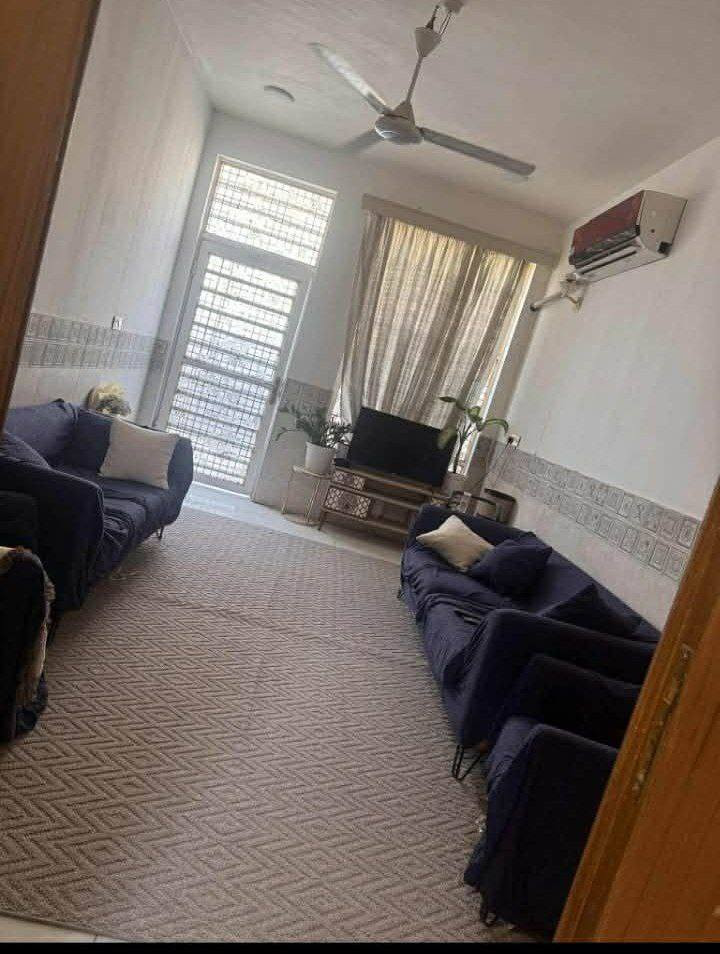 بيت للبيع – طابو صرف
📍 الموقع: حي الأساتذة الثالثة
قريب من شارع الحسينية

🏠 المساحة: 100 م

🏗 سنة البناء: 2024
🧱 الحالة: نظيف جدًا
🔹 التفاصيل:
طابق ونص
الطابق الأرضي:
غرفة + صالة + مطبخ + كليدور
الطابق العلوي:
غرفة واحدة
عرض الشارع: 10 م
الشارع حاليًا رصيف وسبيس (بدون تبليط)
📞 للاستفسار:
***********
