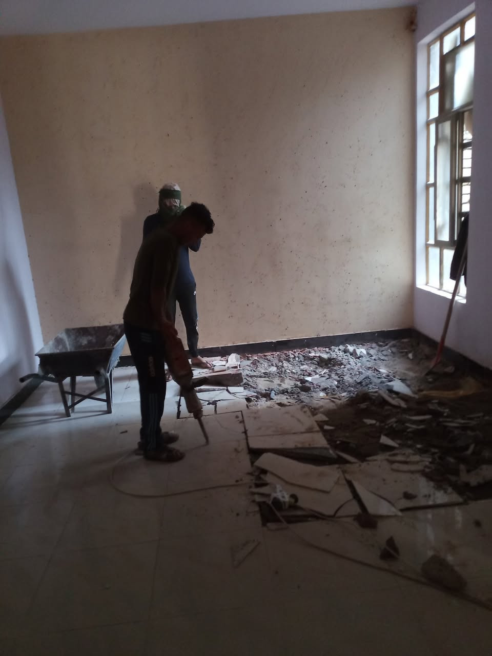 السلام عليكم /كادر عمل جاهز تصعيد مواد +تنضيف بيوت حدائق+ تفليش+ دفن نهري +نقل اثاث//معداتنه جاهزه
وسياره تجيك للبيت ماعليك بس الاتصال بالرقم ***********
