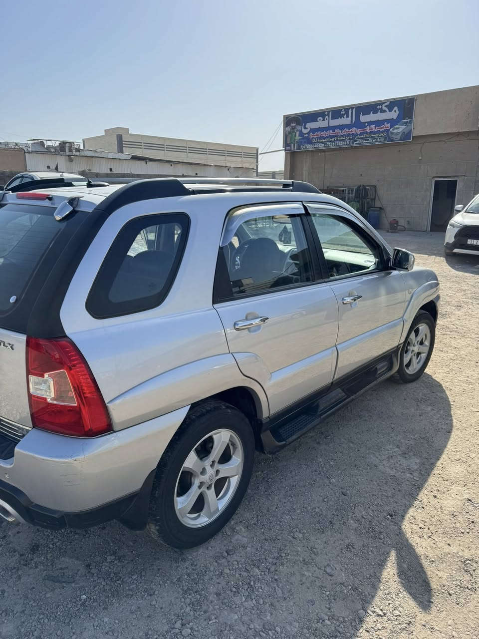 السلام عليكم ورحمه الله
كيا سبورتج_2009_
رقم بغداد انكليزي 
سياره رزن ومحترمه والجنايه يعرفونها
السيارة  احلى من الصور
خير من الله مامبدل اي قطعه
للأستفسار 
*********** اتصال+واتساب
