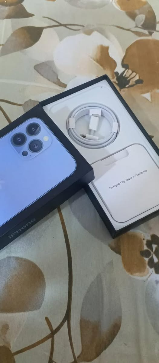 سلام عليكم
ايفون 13 برو ماكس 
ذاكره256 
بطارية 🔋 81
اراوس بـ ايفون 14 برو ماكس 
ملاحظة الجهاز مستبدل شاشة اصليه 
 متواجد واتساب ***********
محلقات الشركه ويا ،

