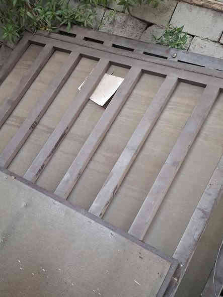 للبيع بيبان يرهمن سياج تقريبا وحده اربع امتار ووحده ست امتار مكاني بغداد الغزاليه الشراي يتصل ***********
