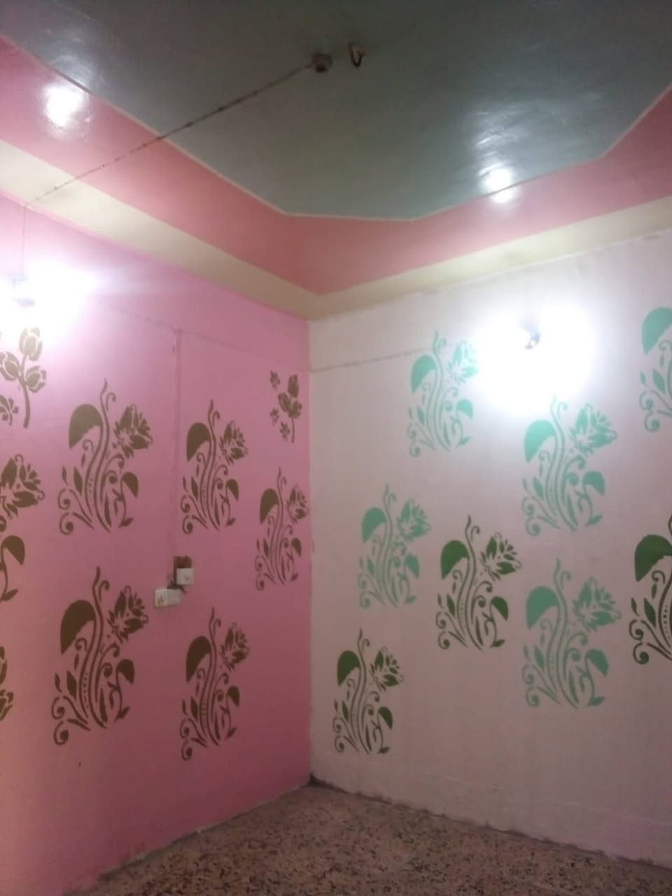 السلام عليكم
بيت مشتمل للايجار بلقبلة 

حي الجامعة 

يحتوي على غرفة منام 

صحيات 

ديوانية 

وصالة 

ومناور 

مال عائلة صغيرة مرتبة 

للاستفسار / ***********
