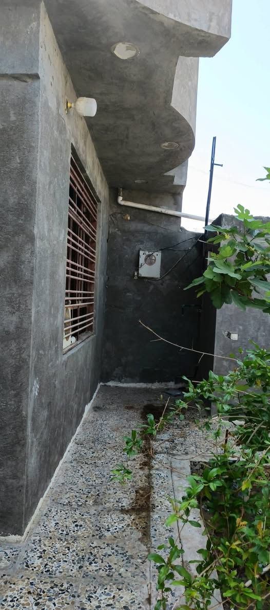 سلام عليكم بيت امن الداخلي منطقة 23مساحه 220
***********
